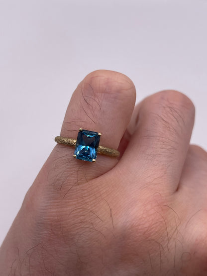 9ct gold blue topaz ring