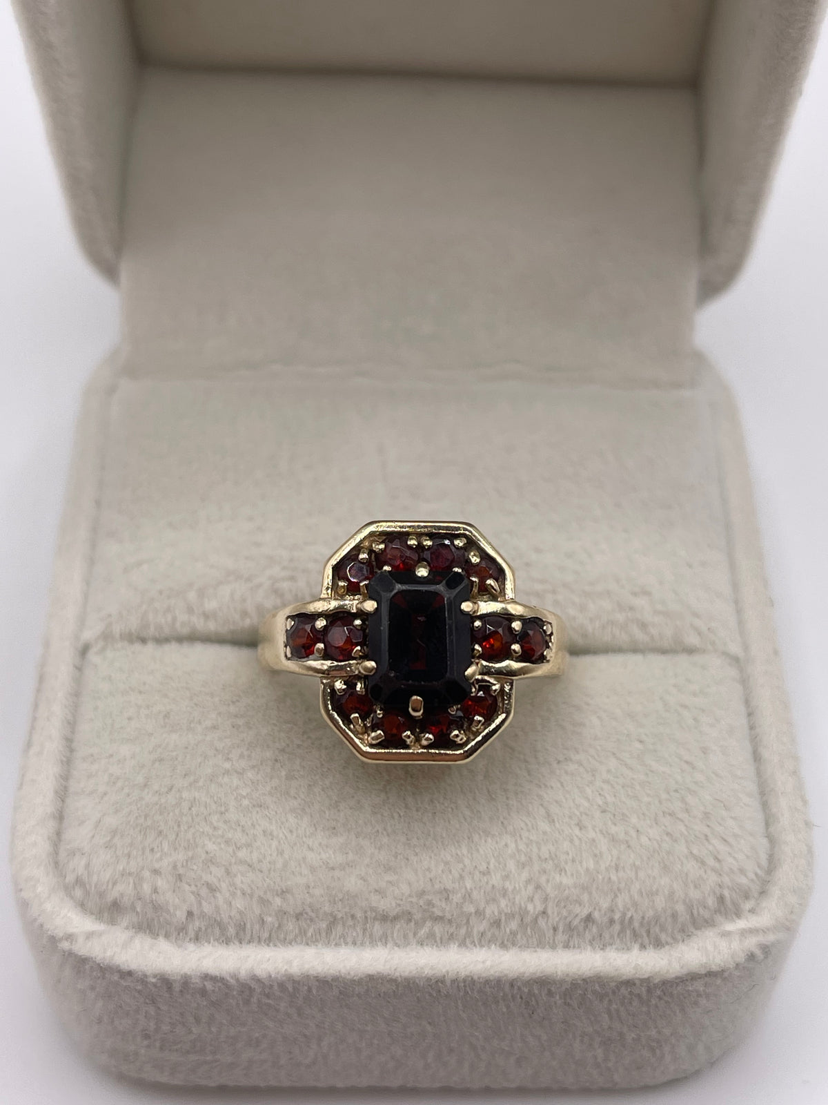 9ct gold garnet cluster ring