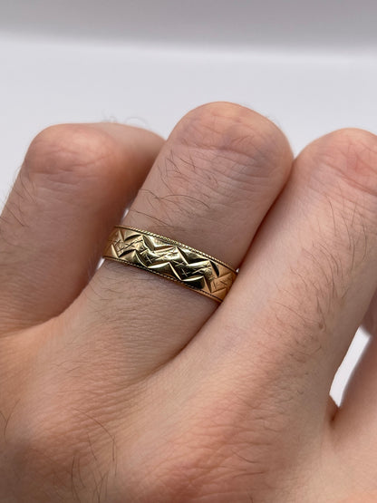 9ct gold patterned band