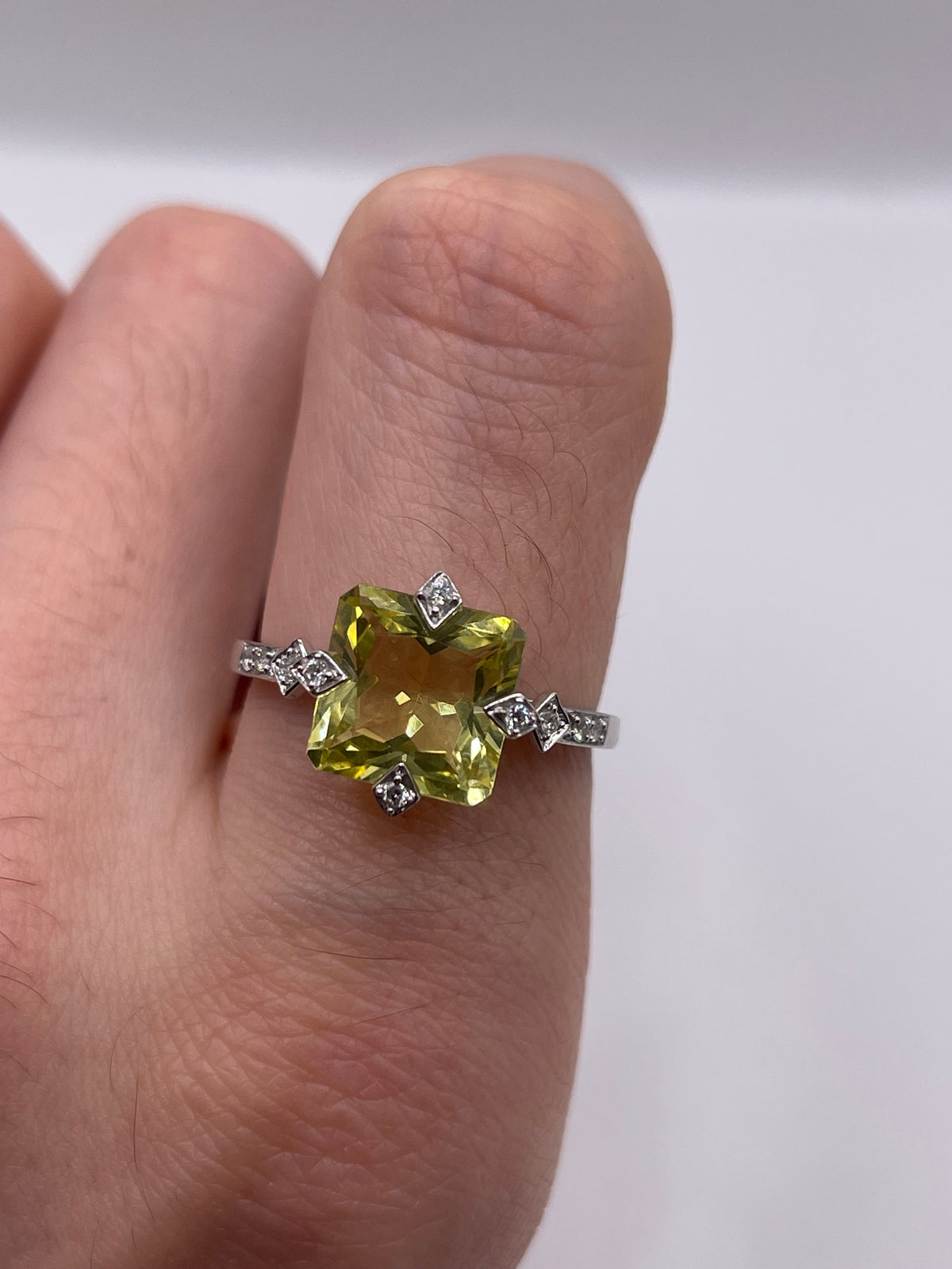 9ct white gold lemon quartz and diamond ring