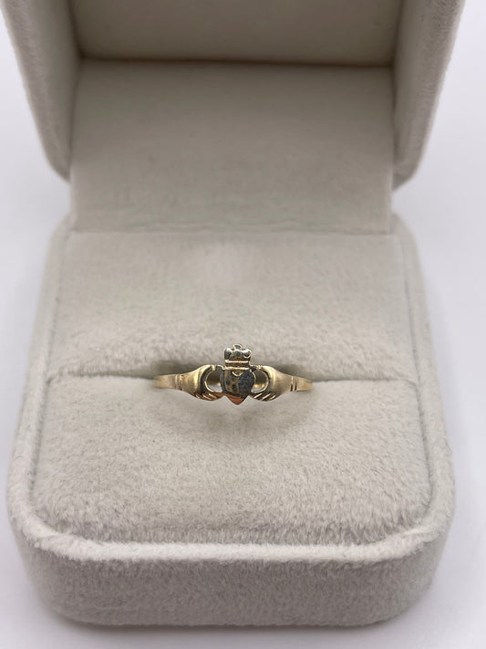 9ct gold claddagh ring