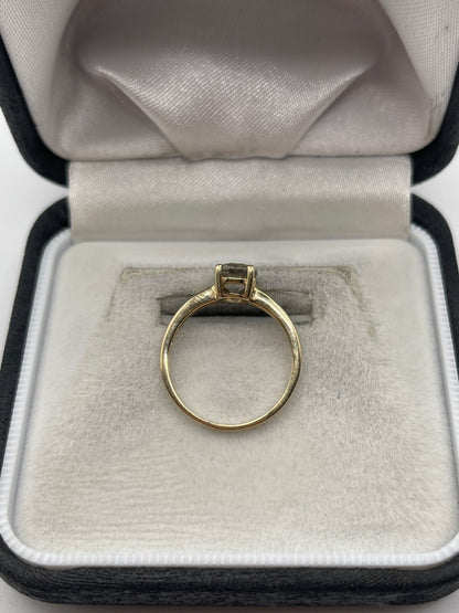 9ct gold quartz ring