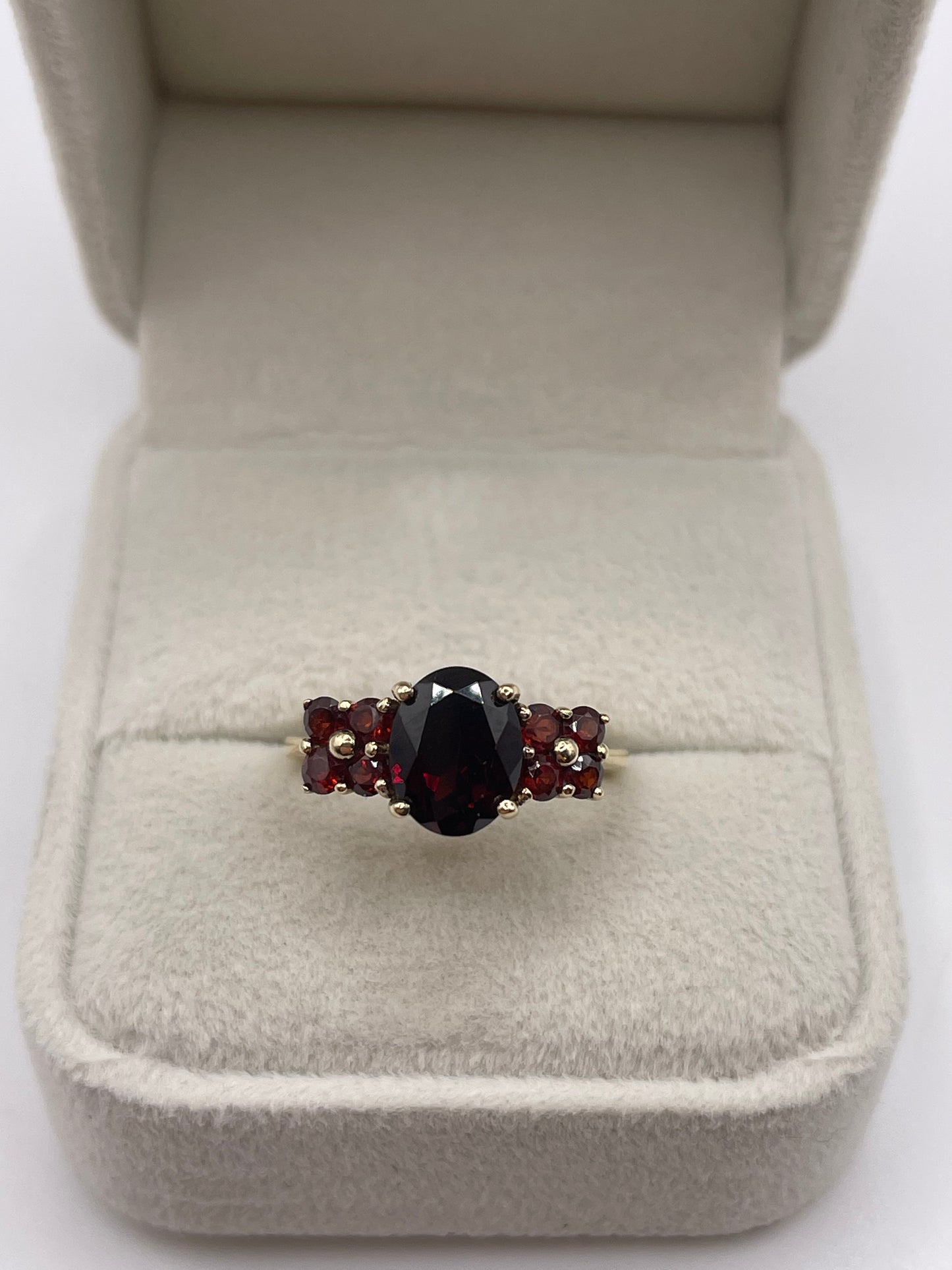 9ct gokd garnet cluster ring