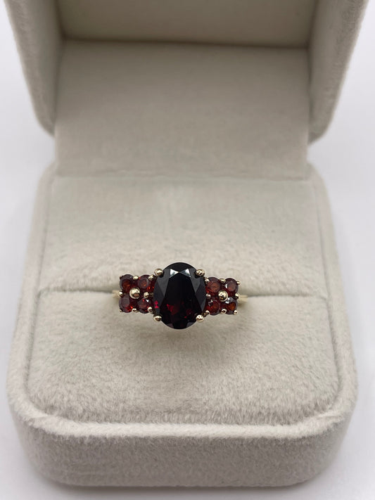 9ct gokd garnet cluster ring