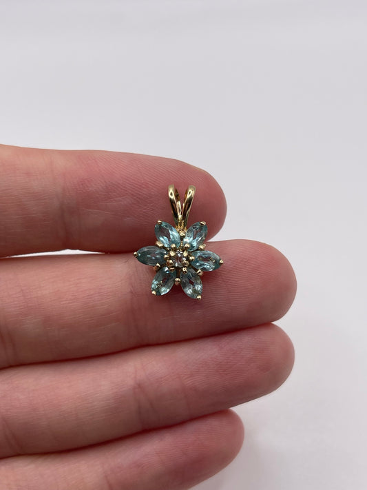 9ct gold topaz cluster pendant
