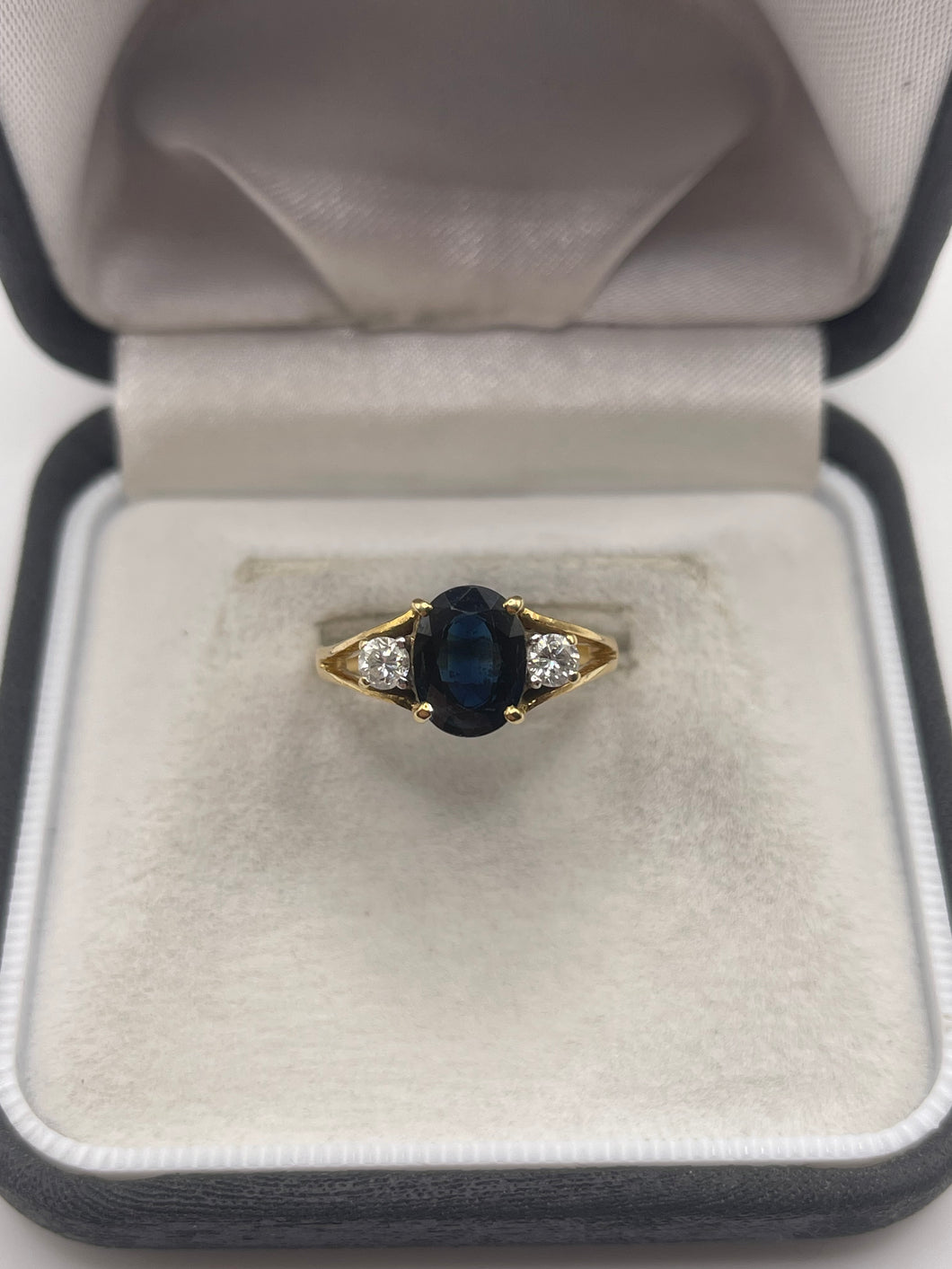 18ct gold sapphire and diamond ring