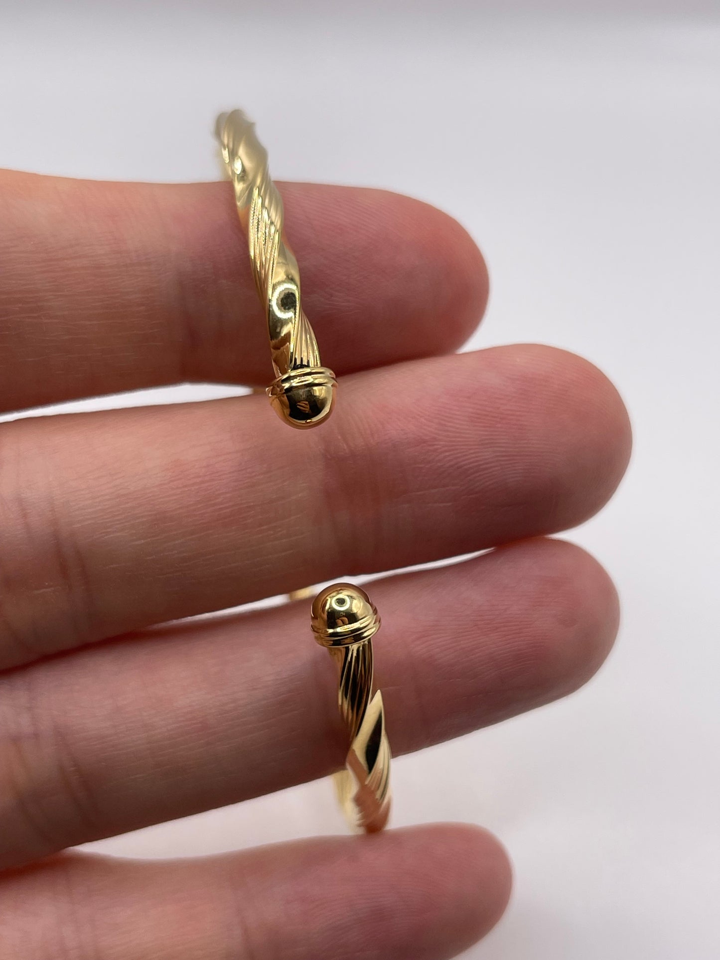 9ct gold bangle