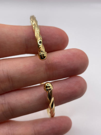 9ct gold bangle