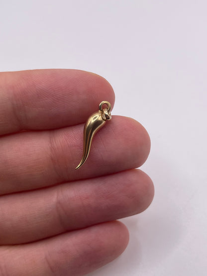 9ct gold horn of plenty pendant