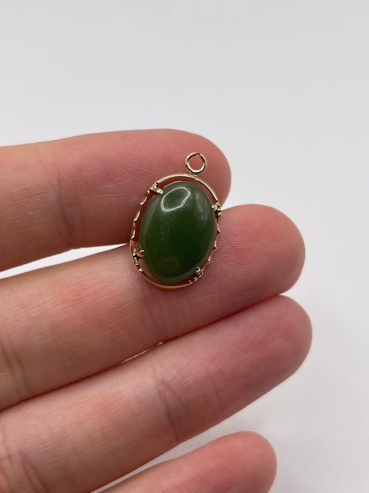 9ct gold jade pendant