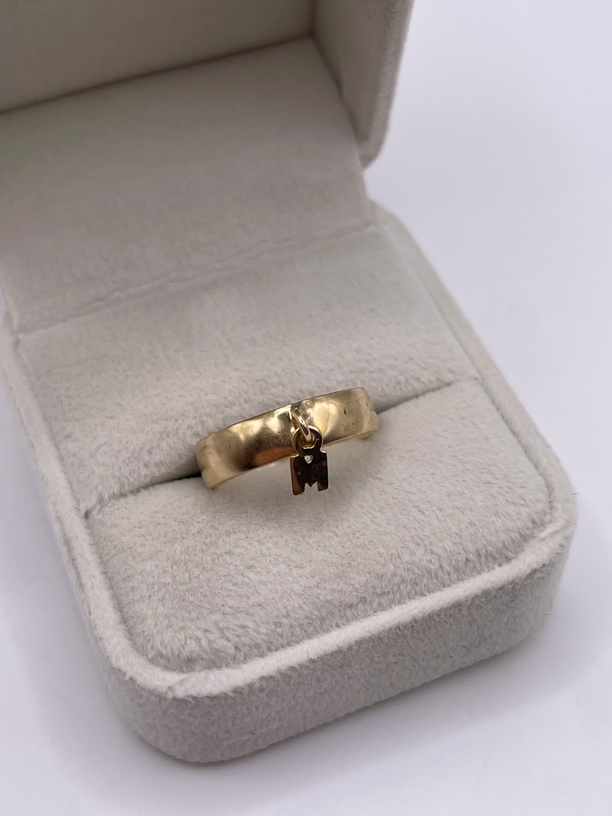 14ct gold initial M ring
