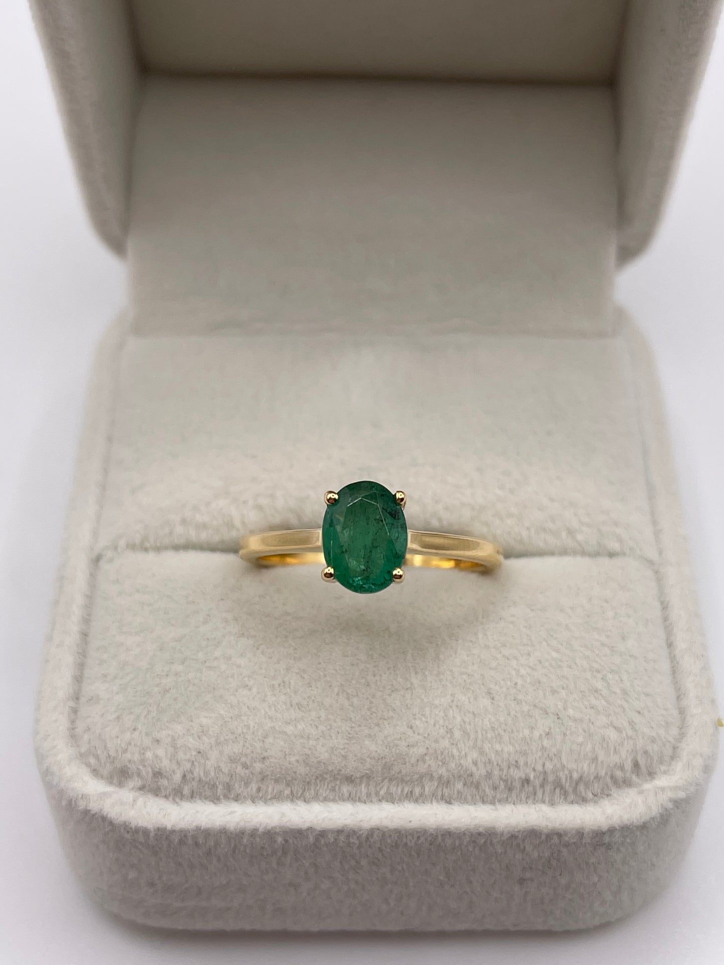 18ct gold emerald ring