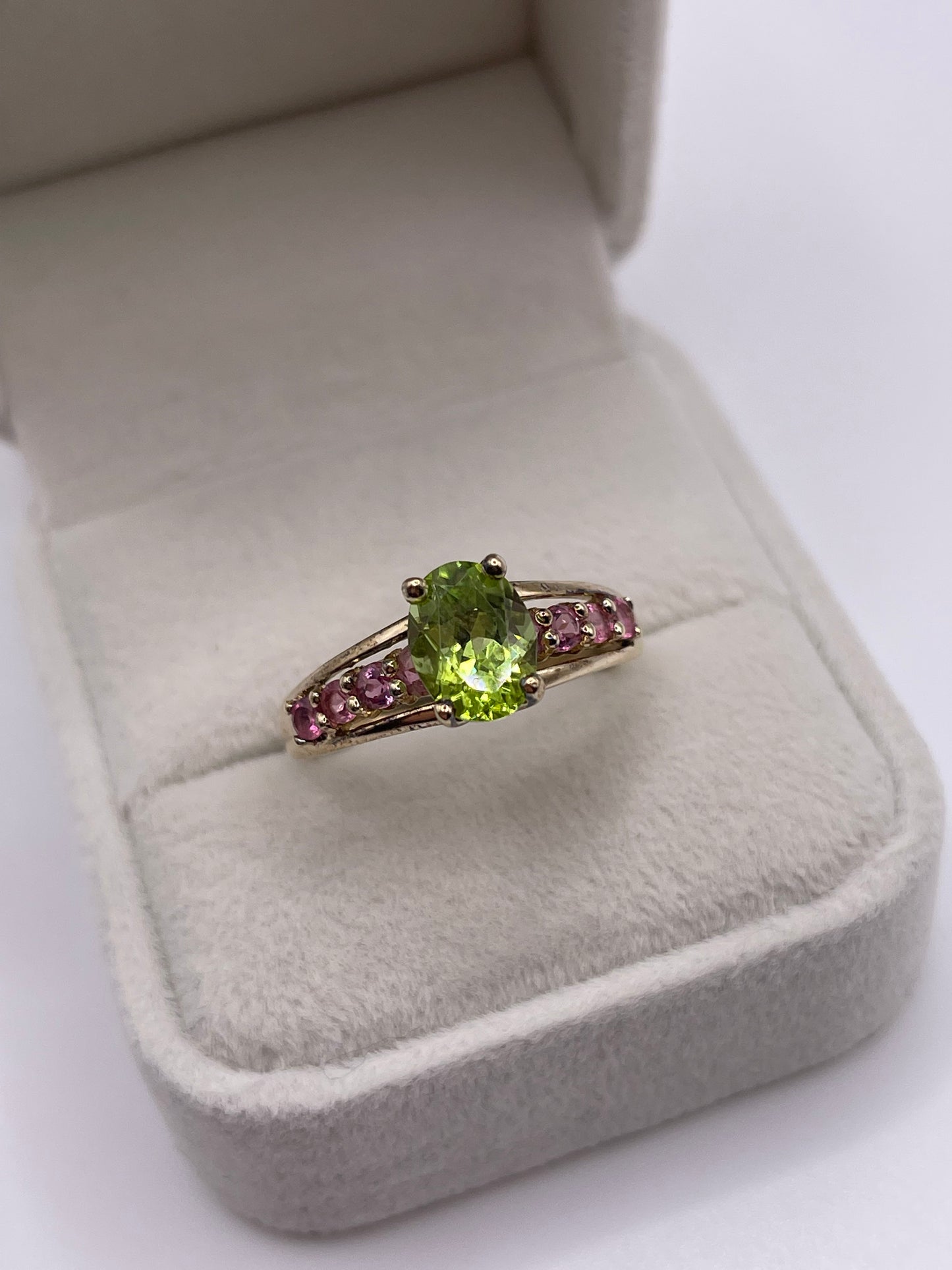 9ct gold peridot and tourmaline ring