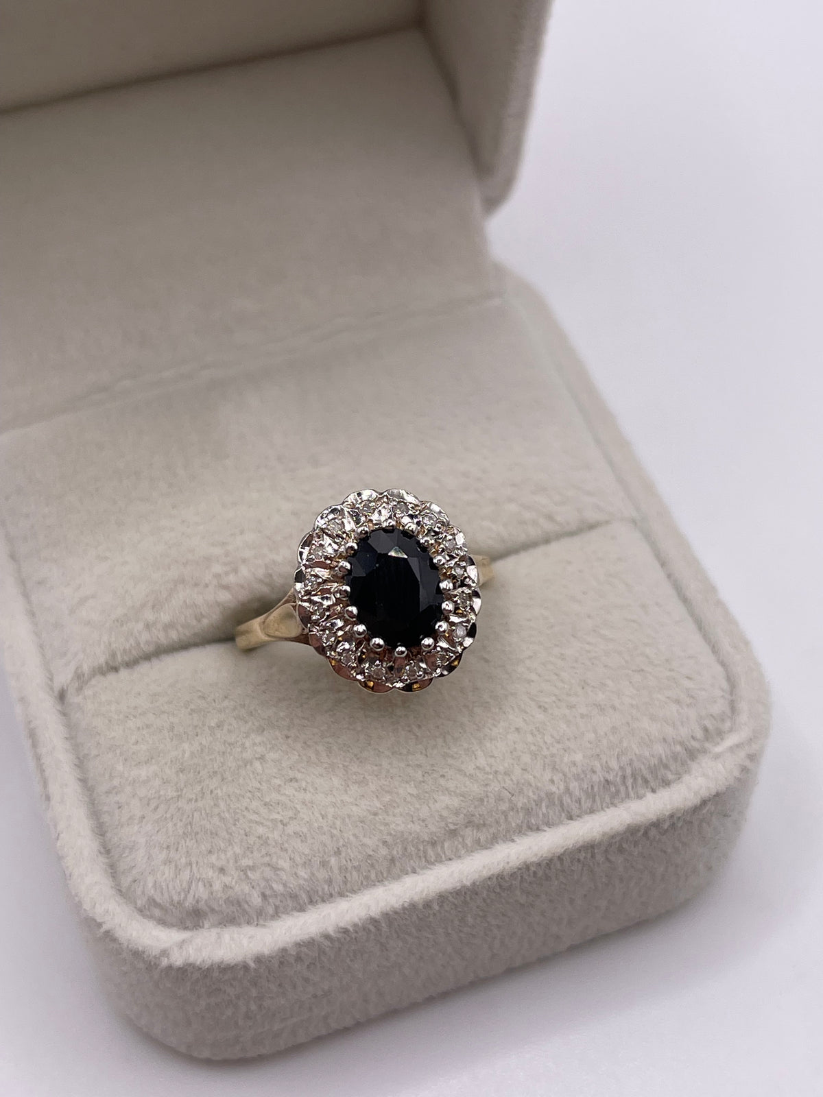 9ct gold sapphire and diamond ring
