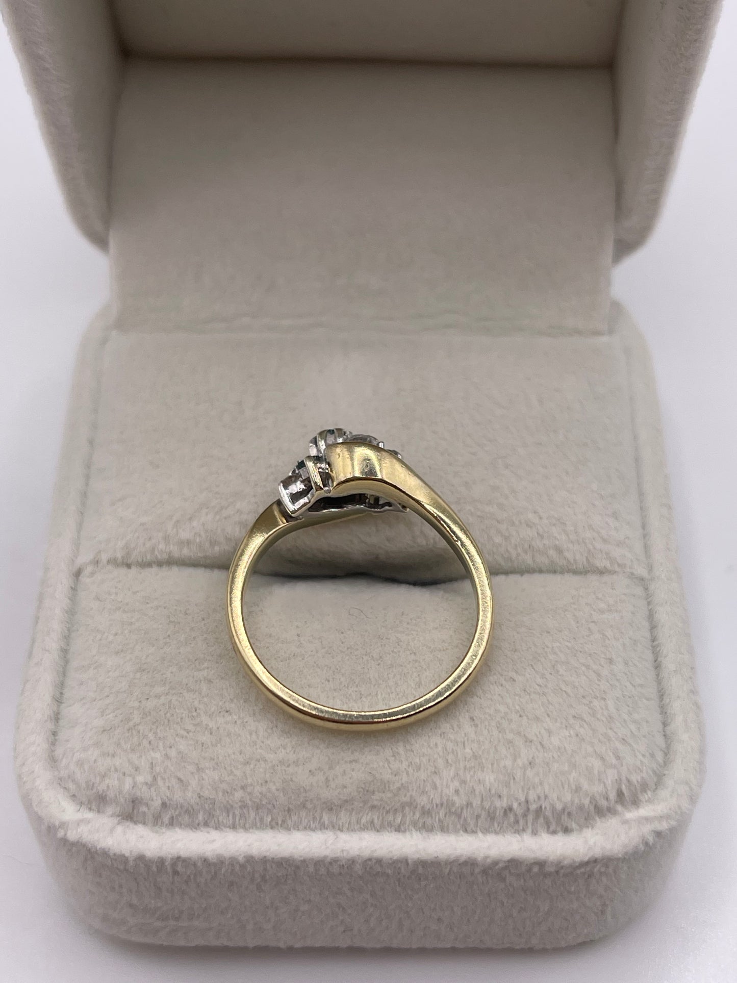 9ct gold emerald and diamond ring