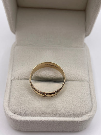 9ct gold patterned band