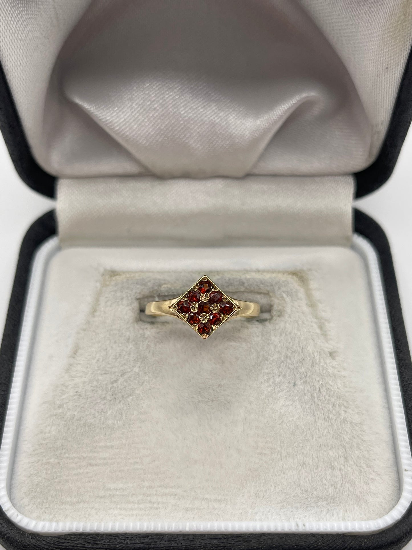 9ct gold garnet cluster ring