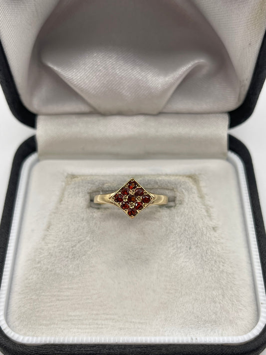 9ct gold garnet cluster ring