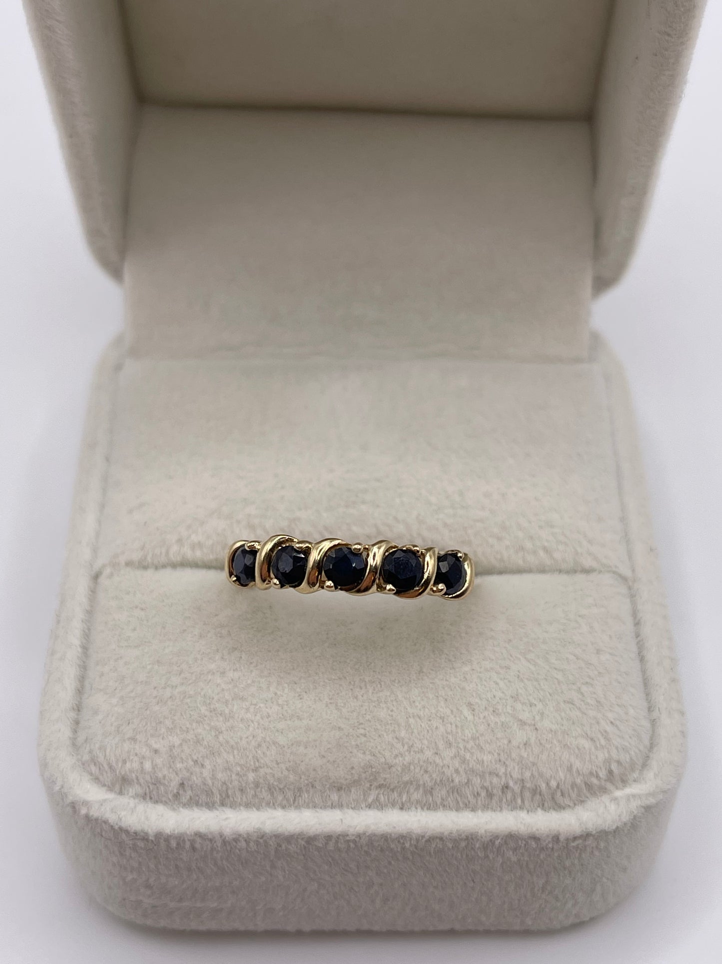 9ct gold sapphire ring