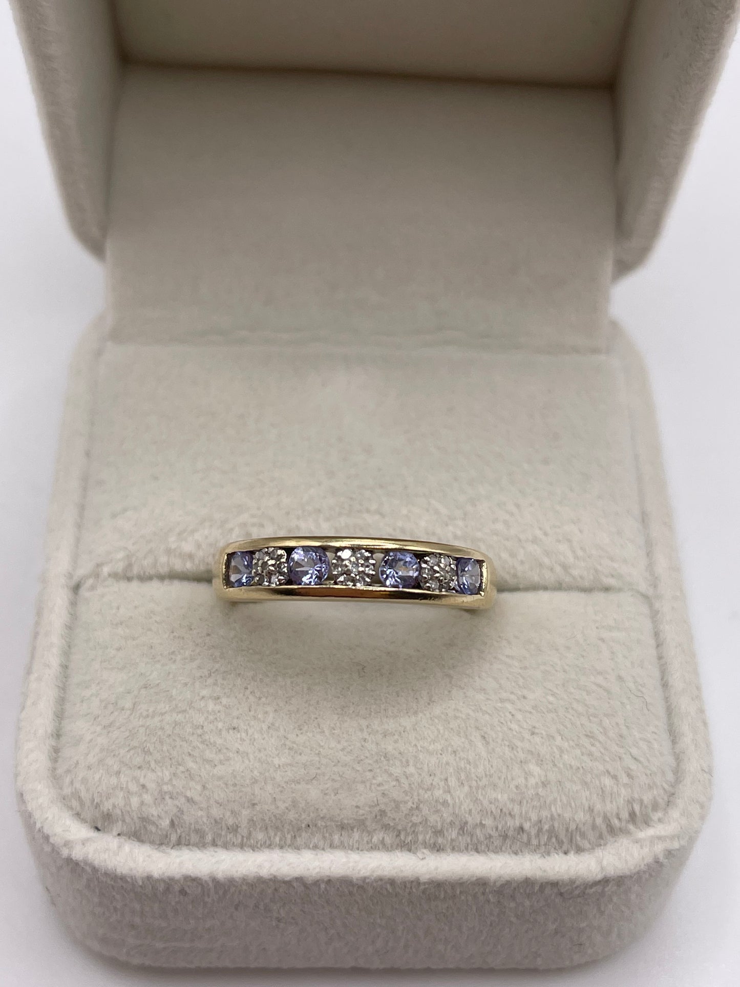 9ct gold tanzanite and diamond ring
