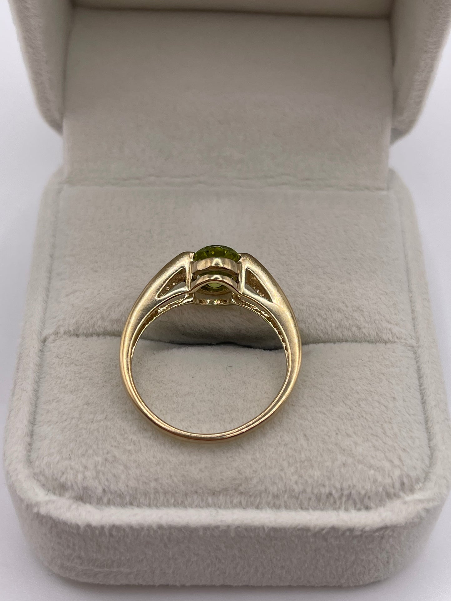 9ct gold peridot ring