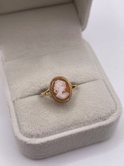 9ct gold cameo ring