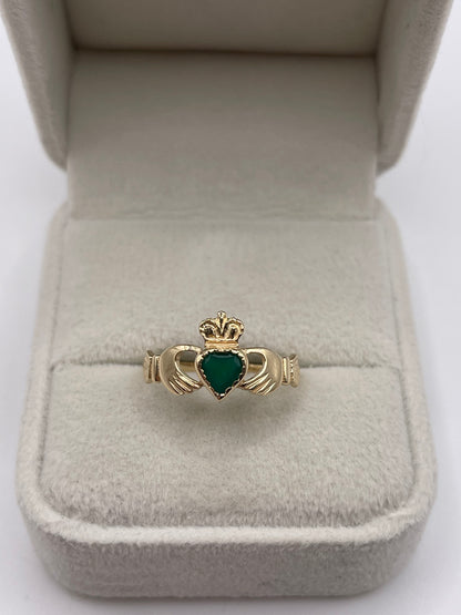 9ct gold green agate claddagh ring