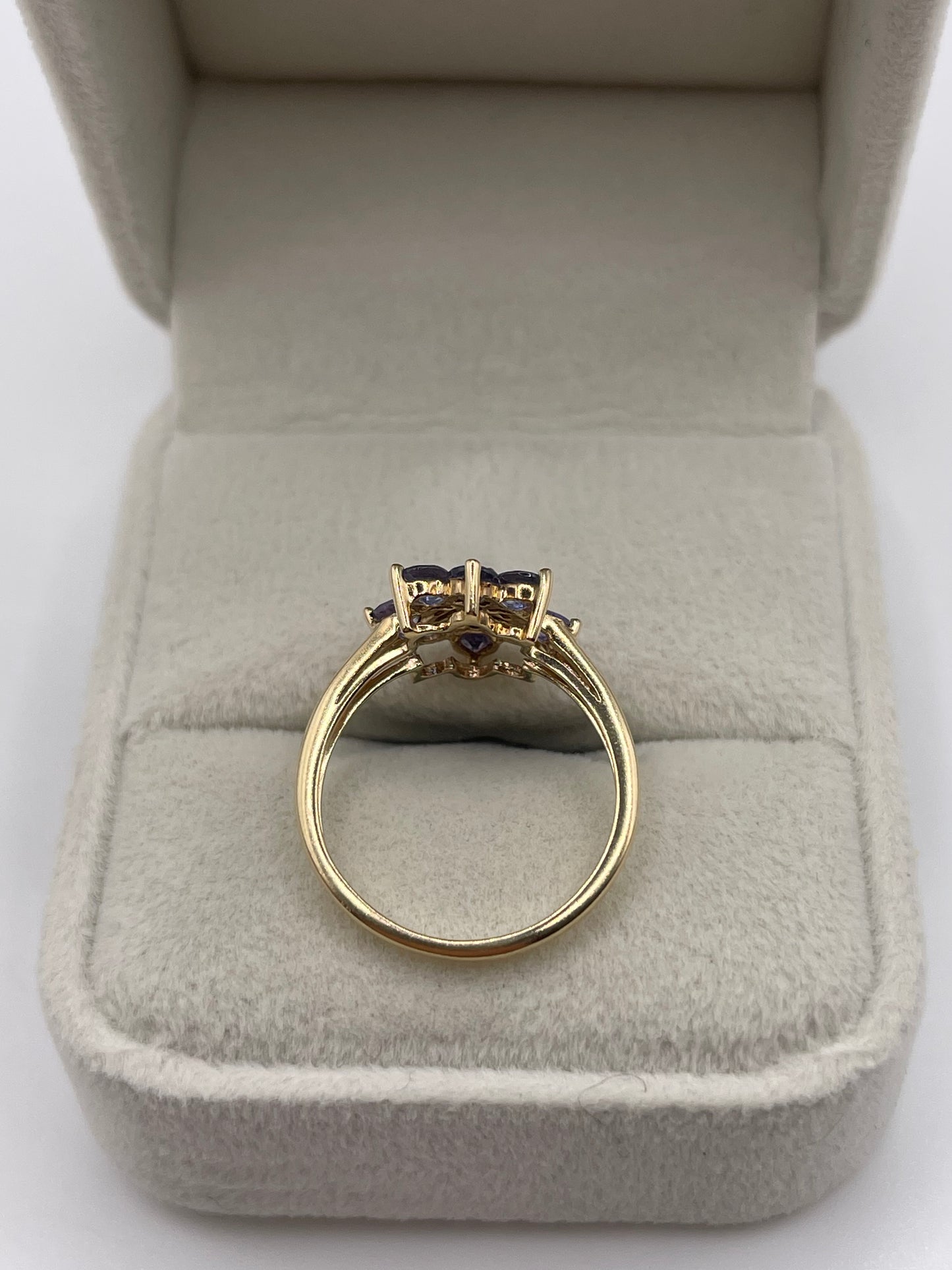 9ct gold tanzanite and diamond ring