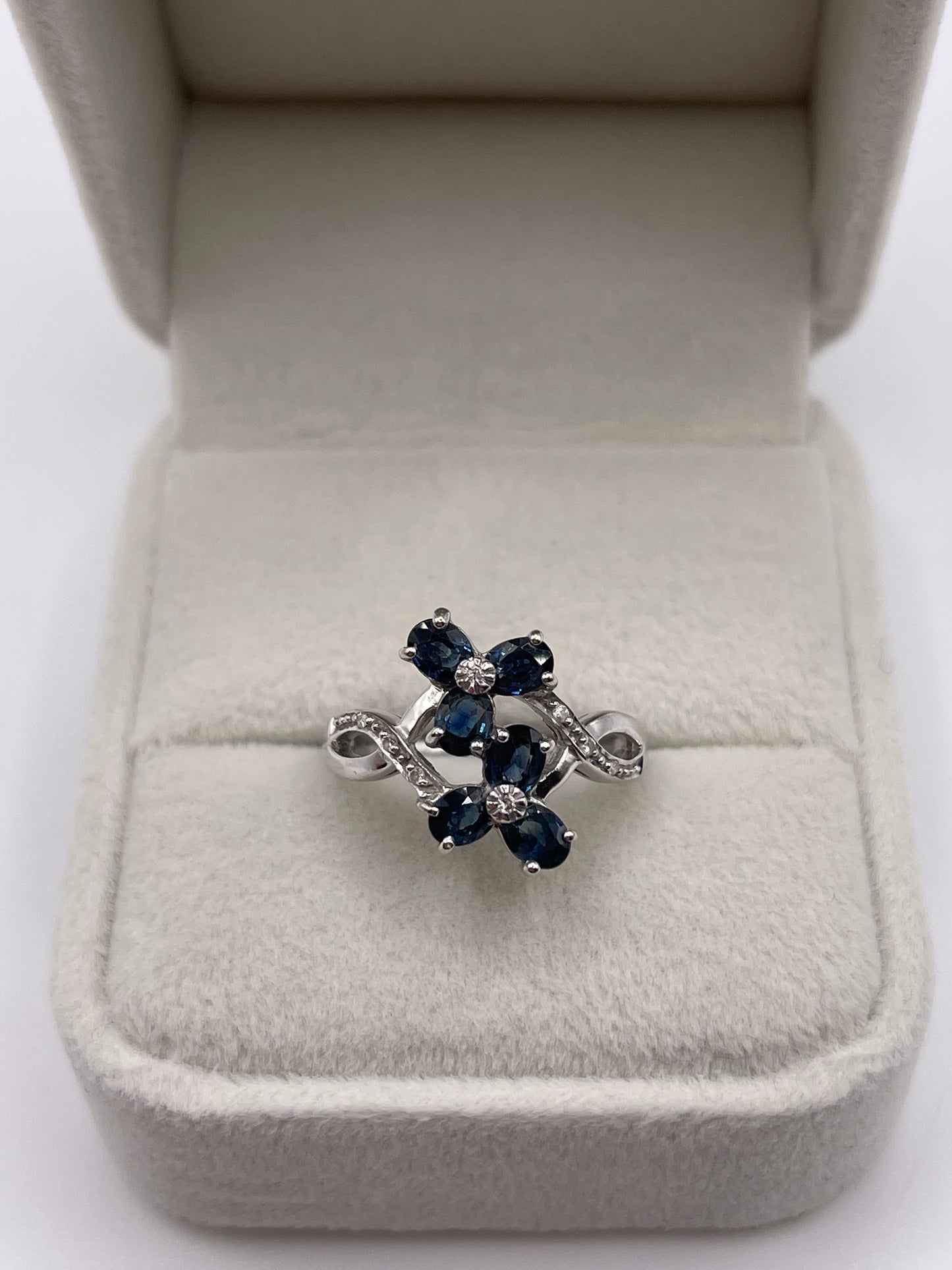 9ct white gold sapphire and diamond ring