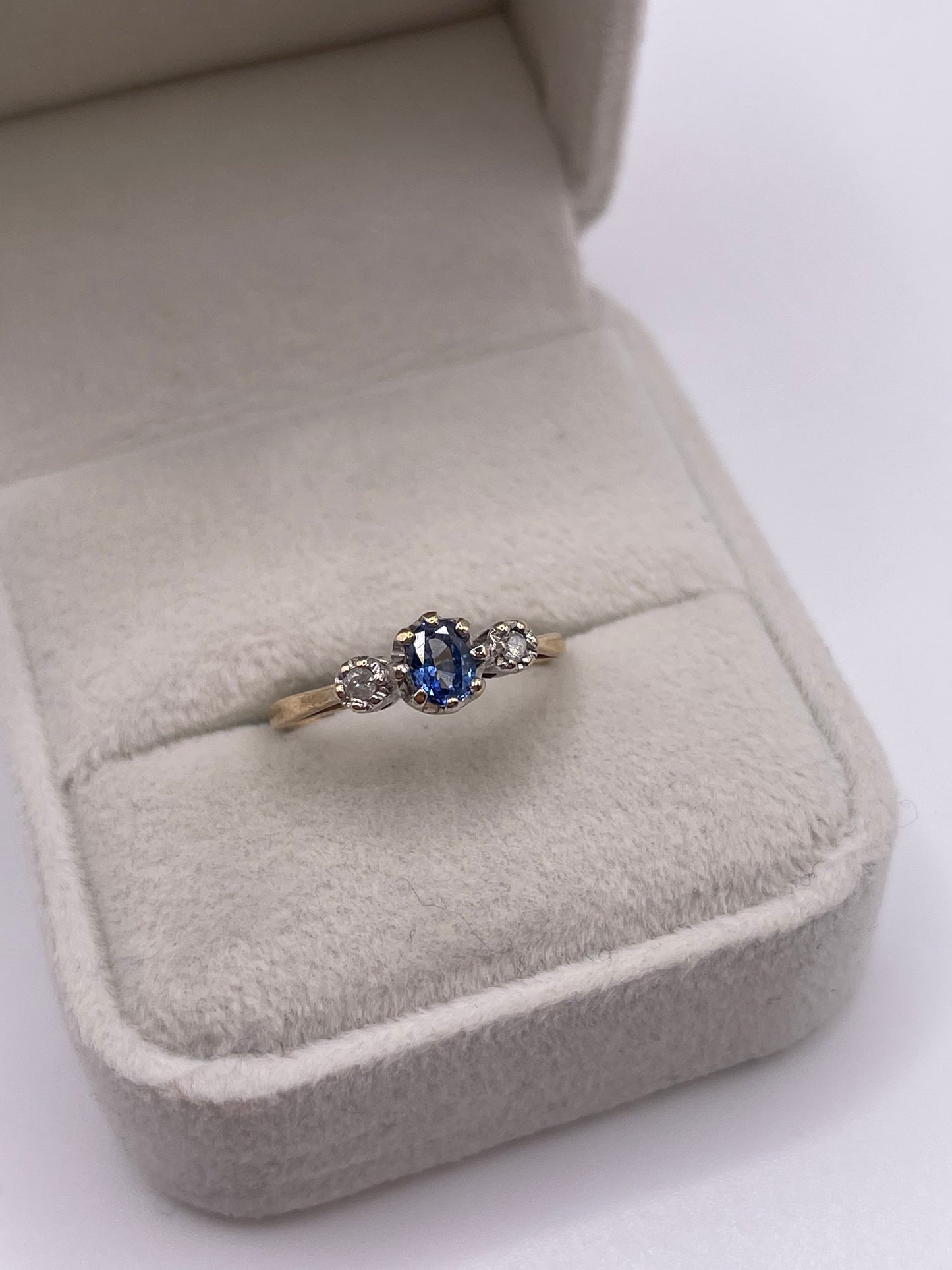 9ct gold sapphire and diamond ring