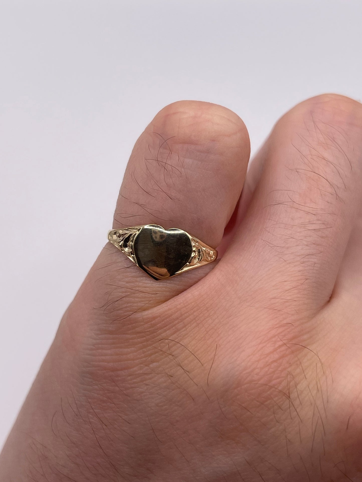 9ct gold heart signet ring
