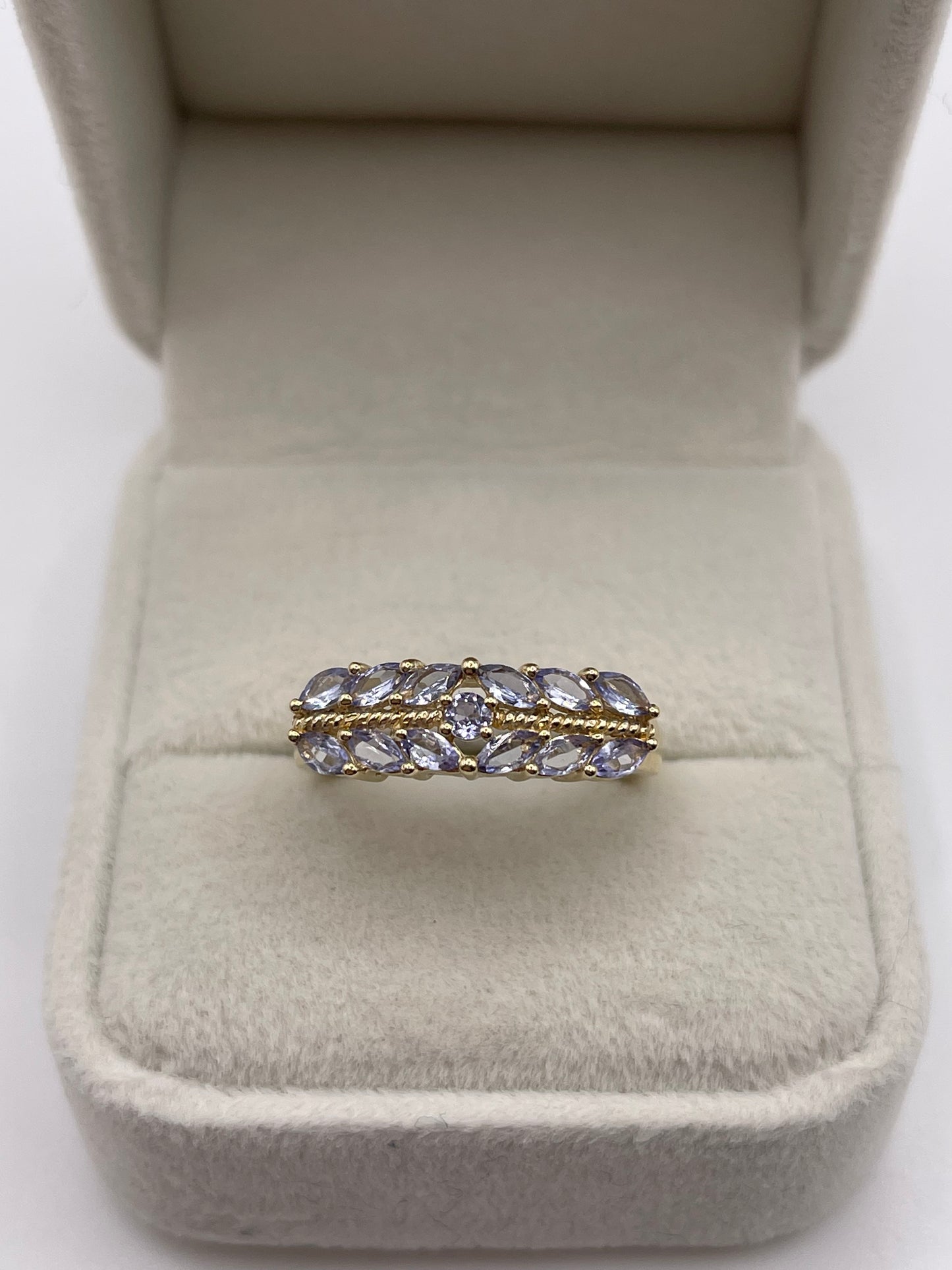 9ct gold tanzanite ring
