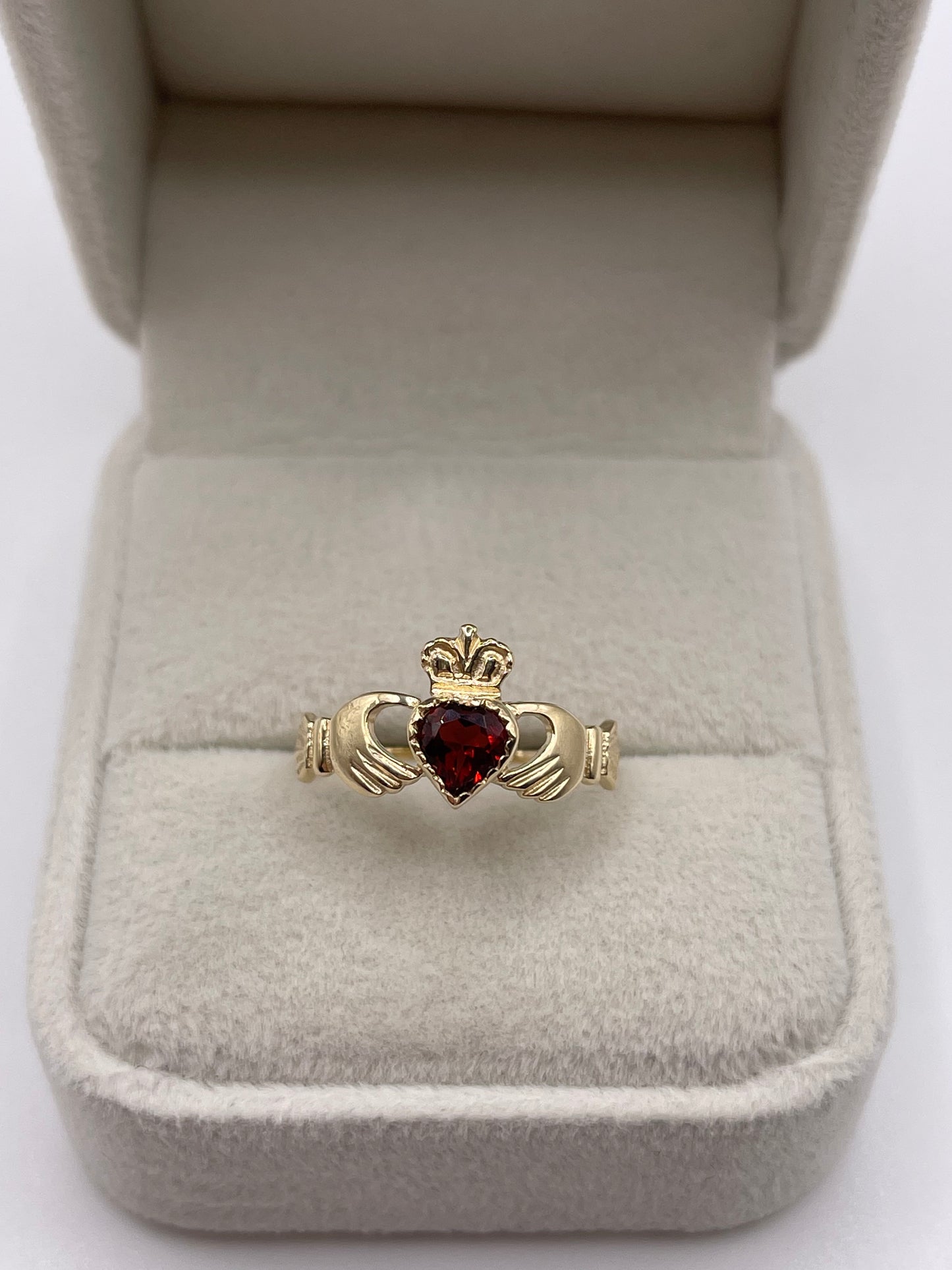 9ct gold garnet claddagh ring