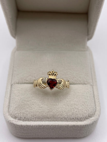 9ct gold garnet claddagh ring