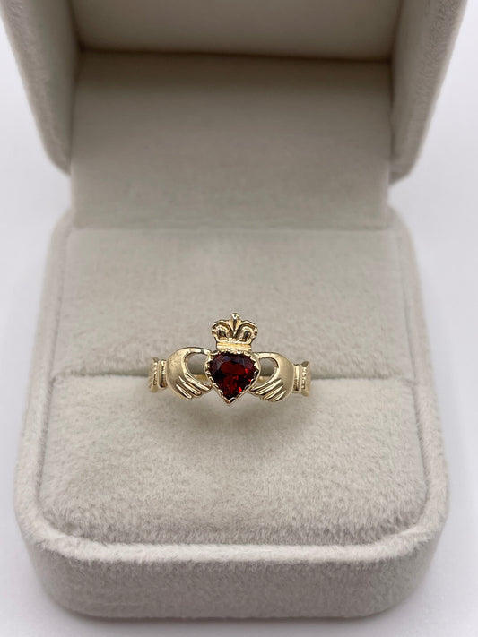 9ct gold garnet claddagh ring
