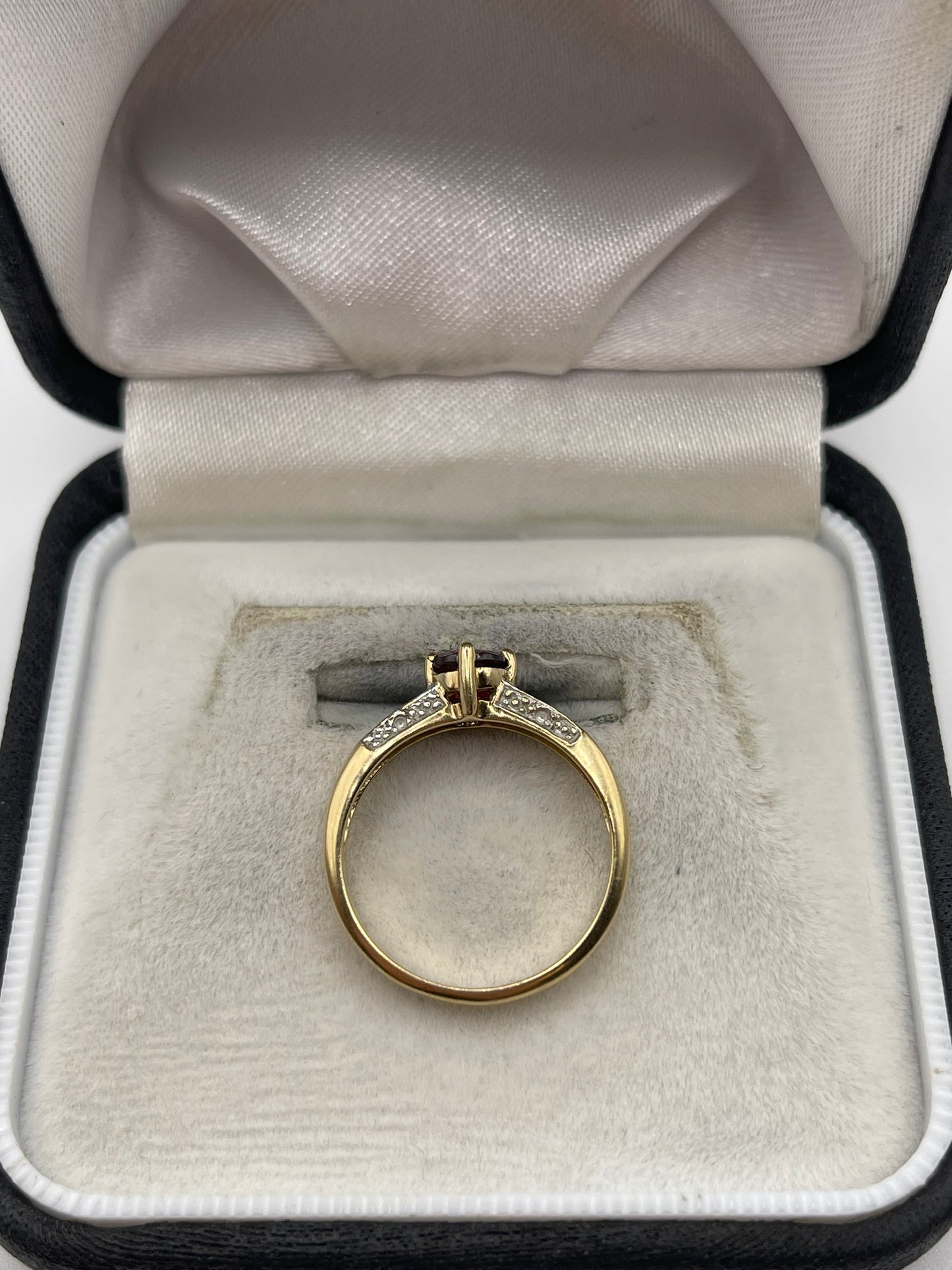 9ct gold garnet and diamond ring