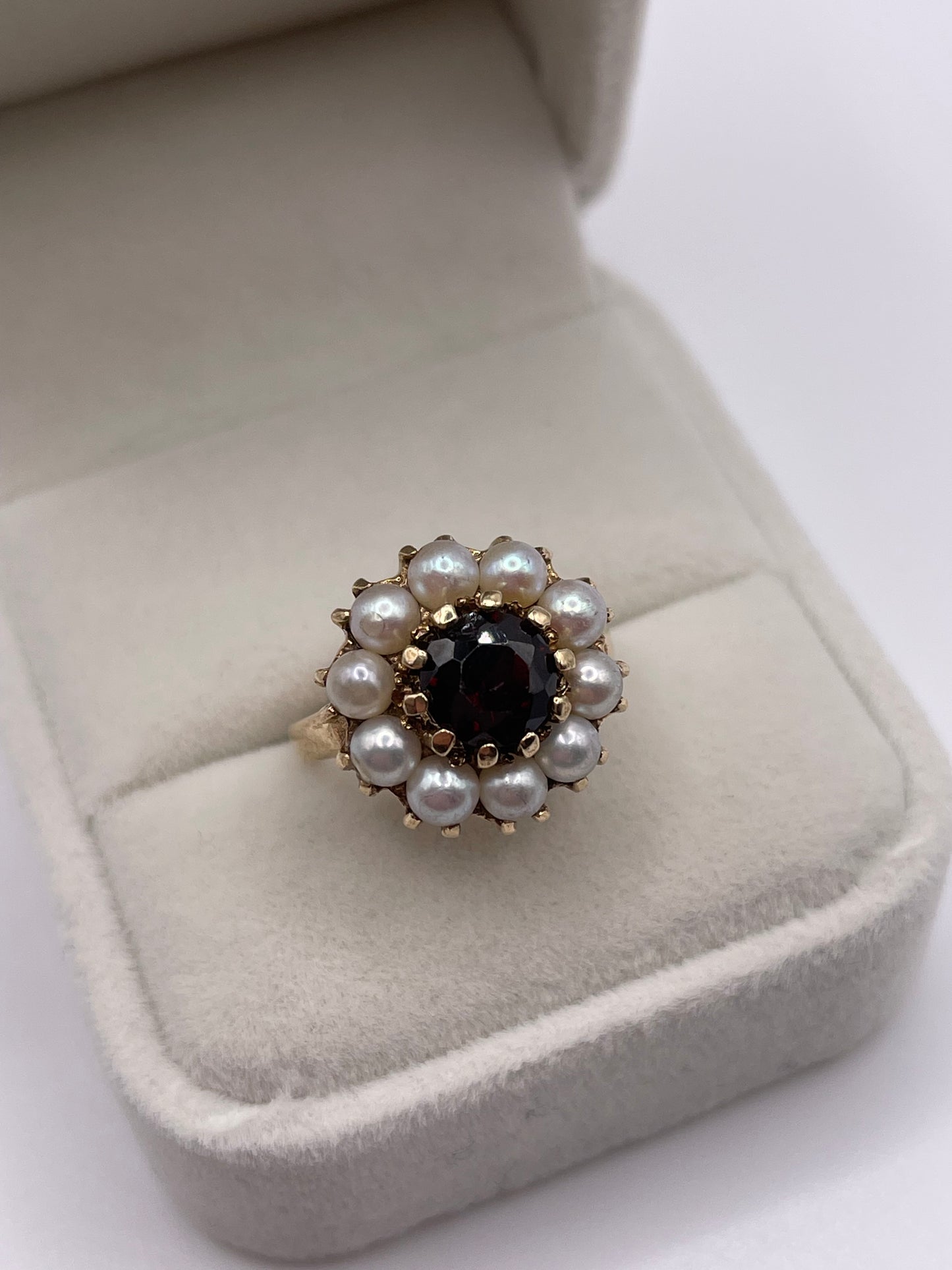 9ct gold garnet and pearl ring