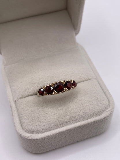 9ct gold garnet ring