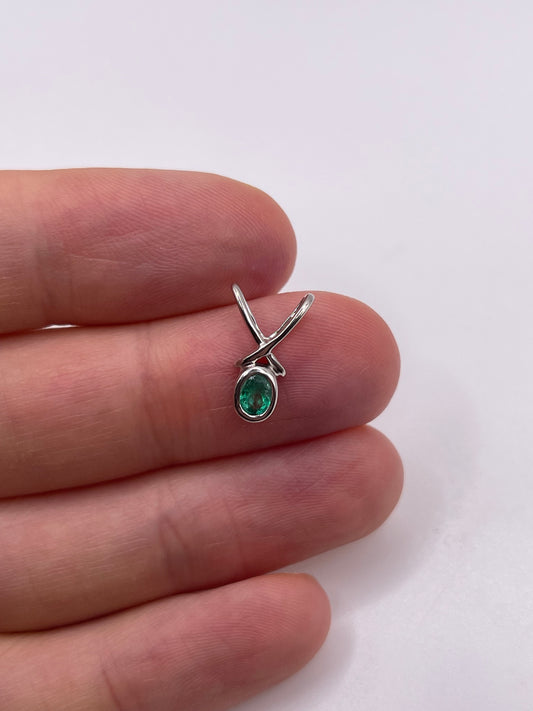 9ct white gold emerald pendant