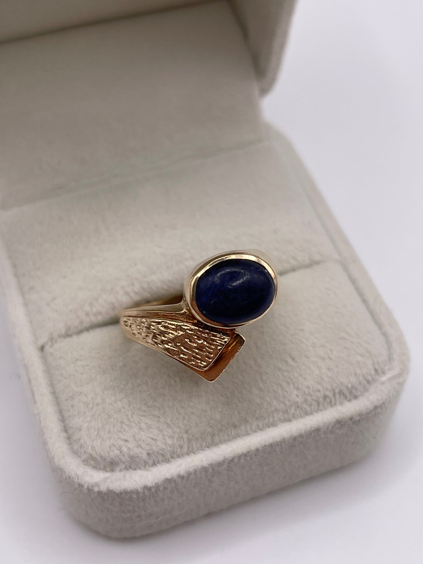 9ct gold lapis lazuli ring