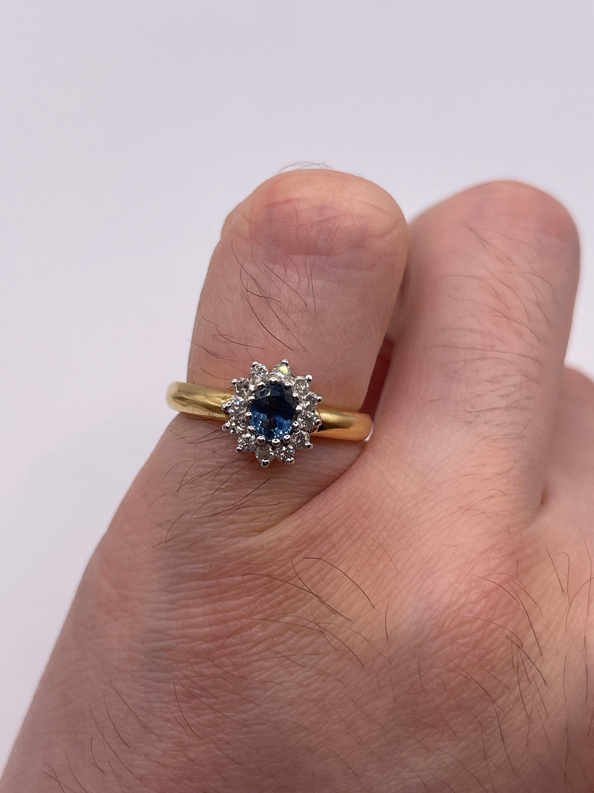 18ct gold sapphire and diamond ring