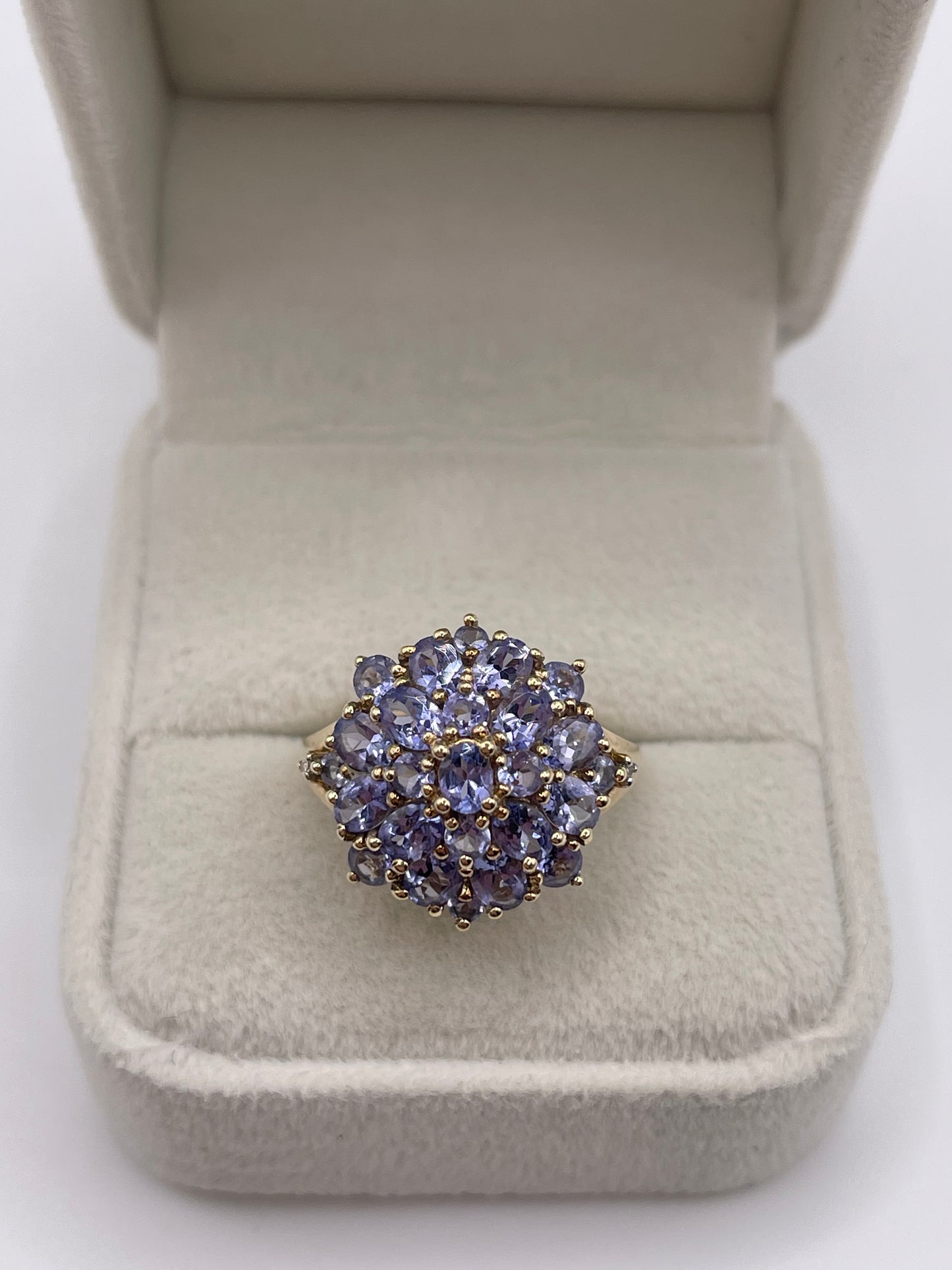 9ct gold tanzanite and diamond ring