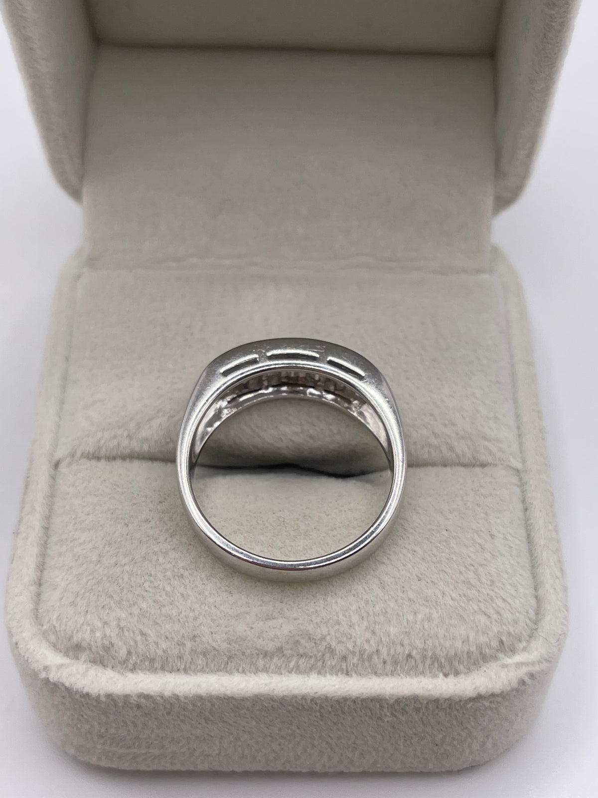 18ct white gold 1.43ct diamond ring