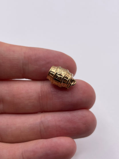 8ct gold barrel charm