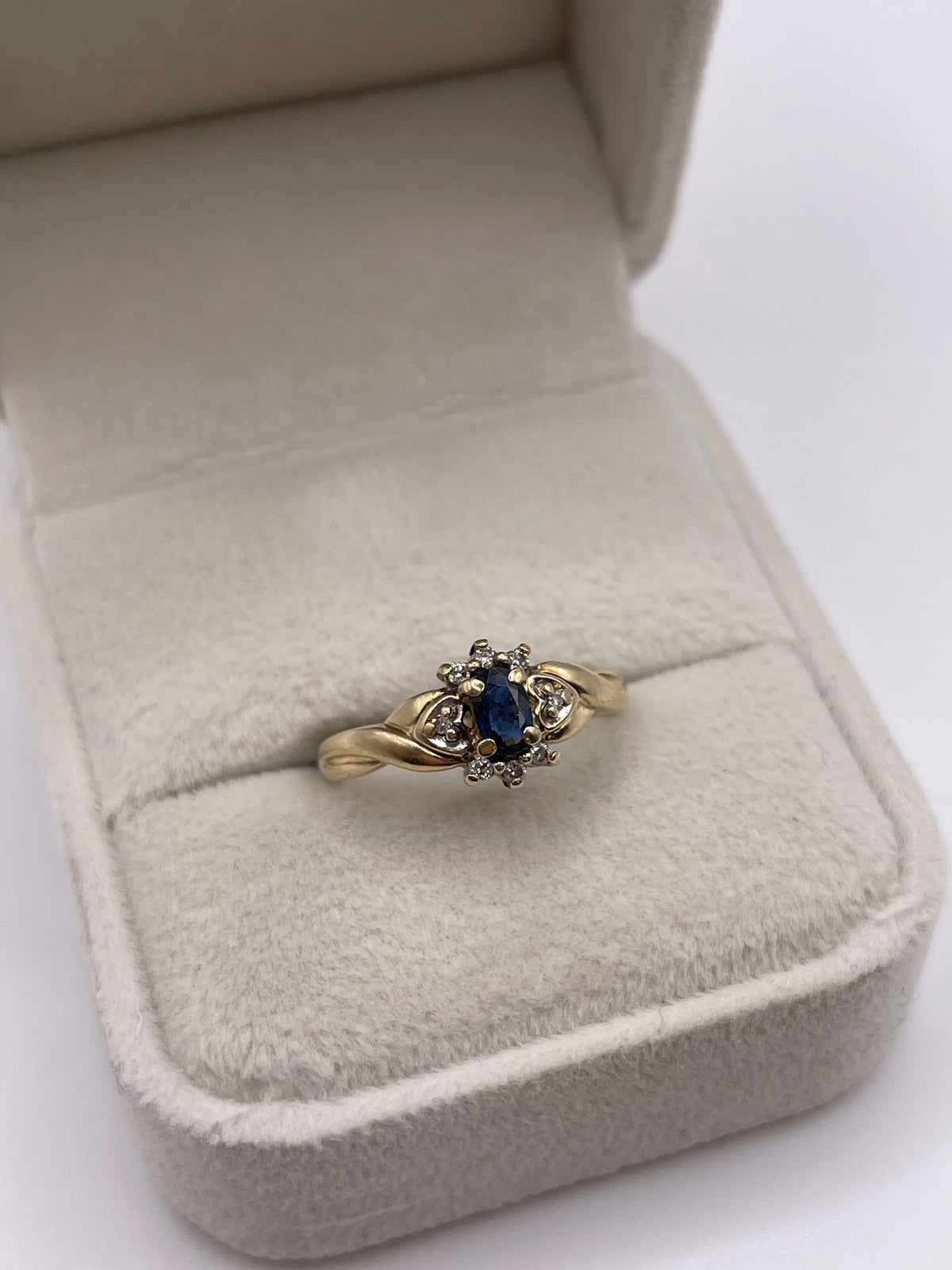 9ct gold sapphire and diamond ring
