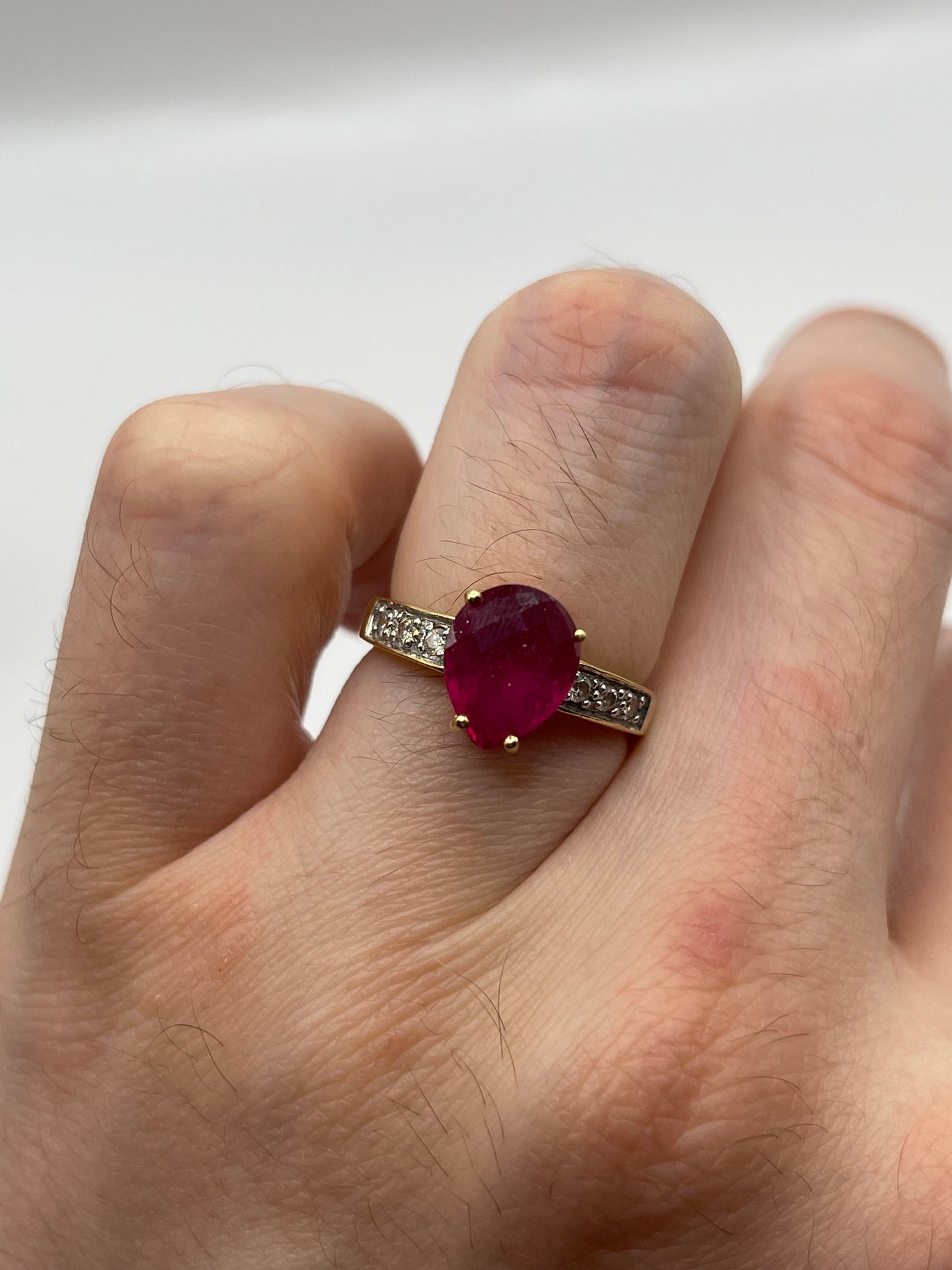 18ct gold ruby and diamond ring