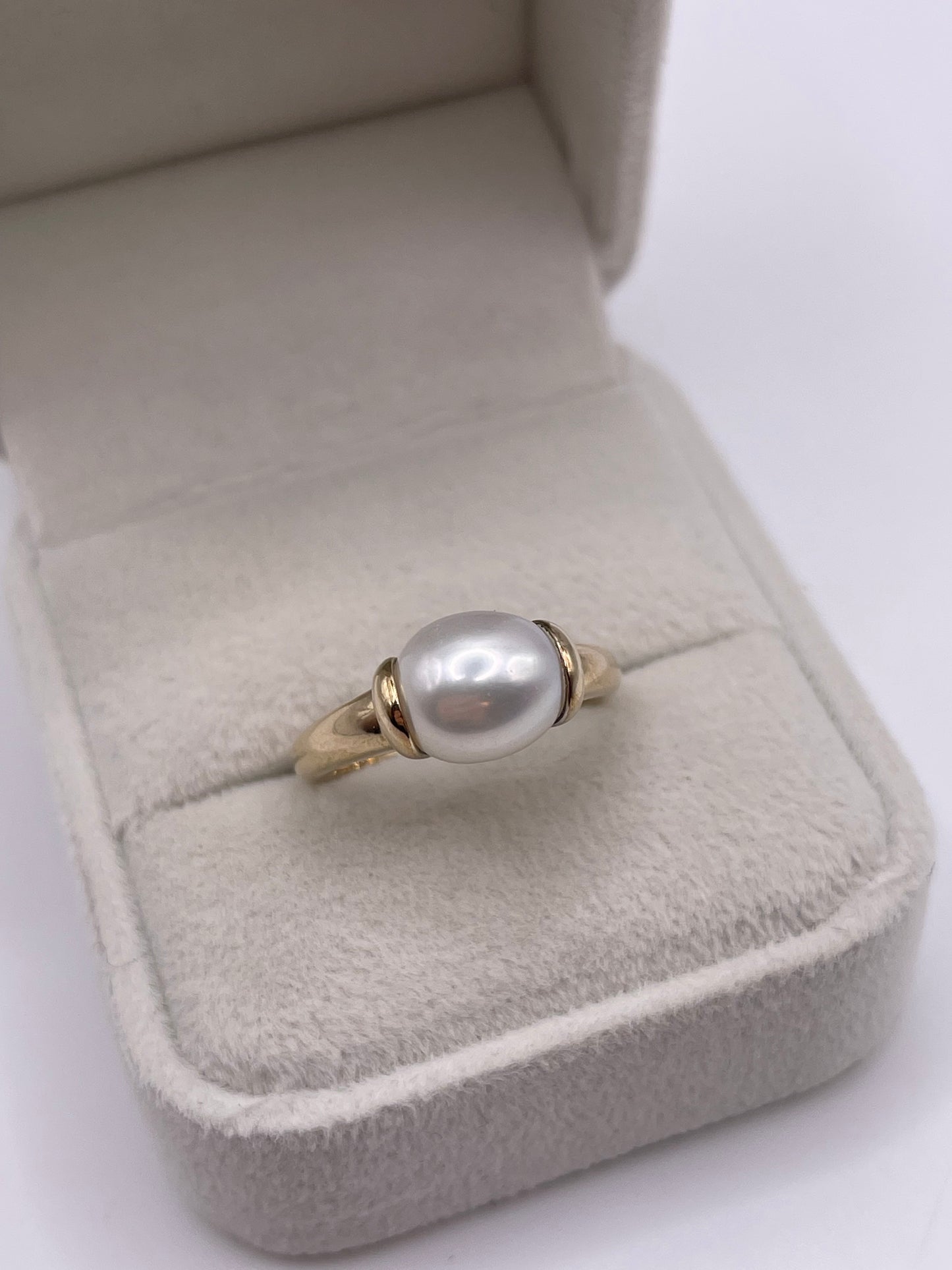 9ct gold pearl ring