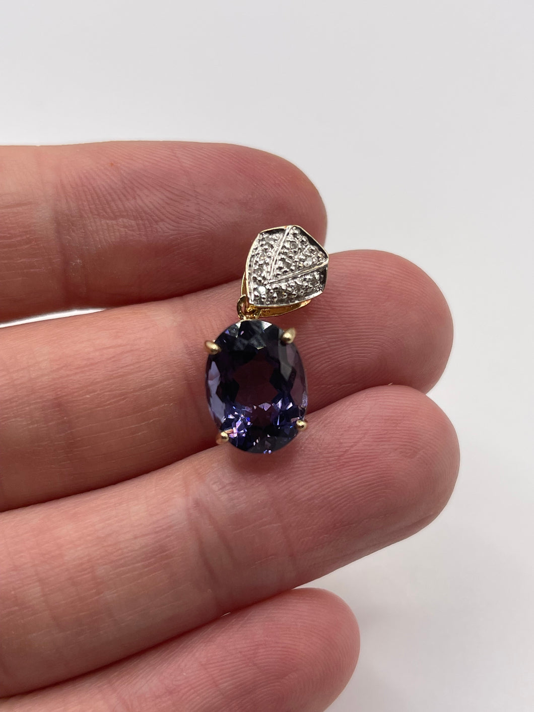 9ct gold blueberry quartz and diamond pendant