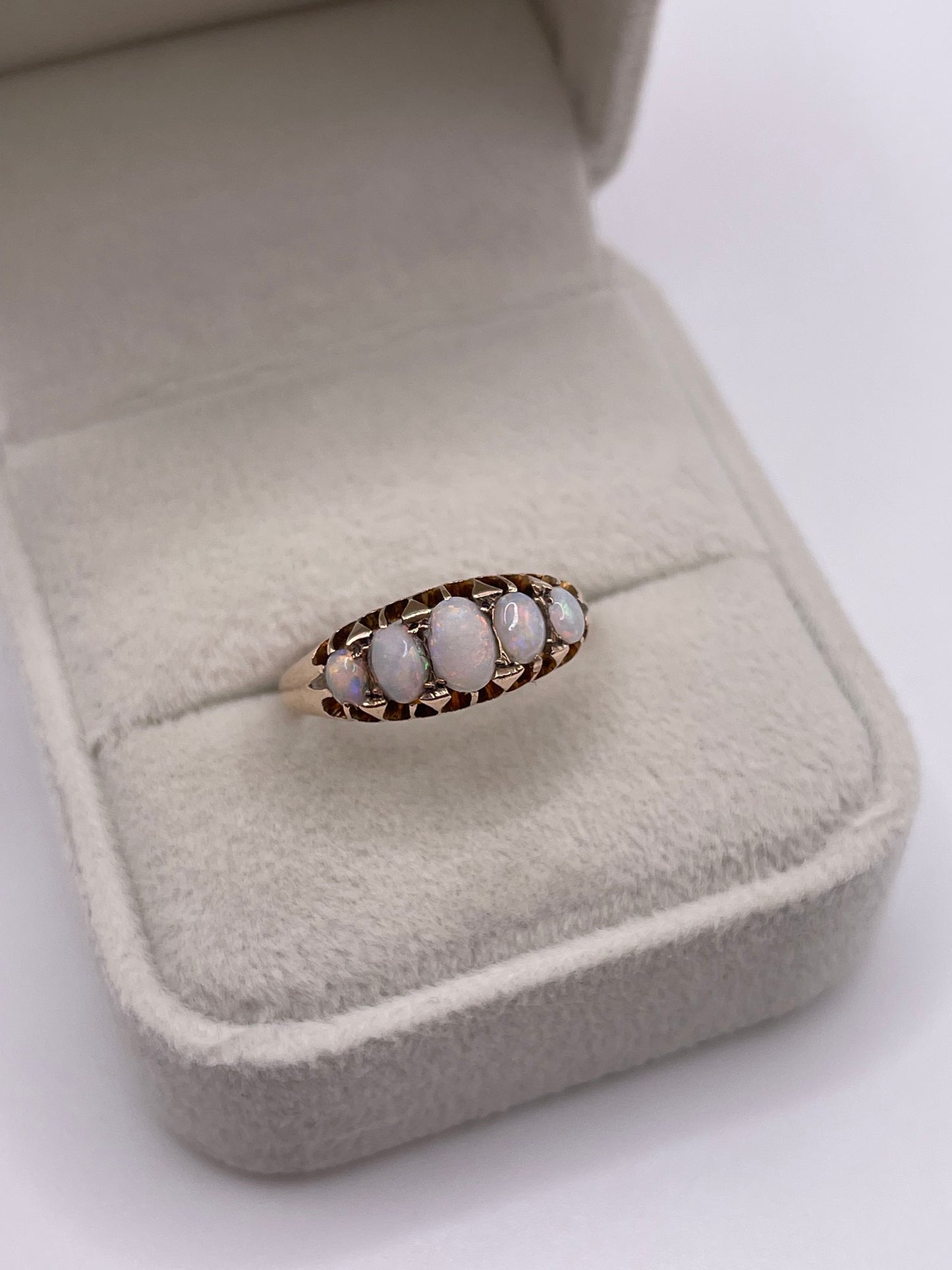 Antique 9ct rose gold opal ring