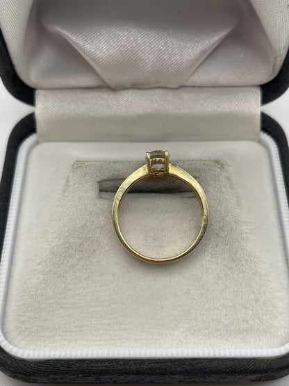 9ct gold quartz and diamond ring